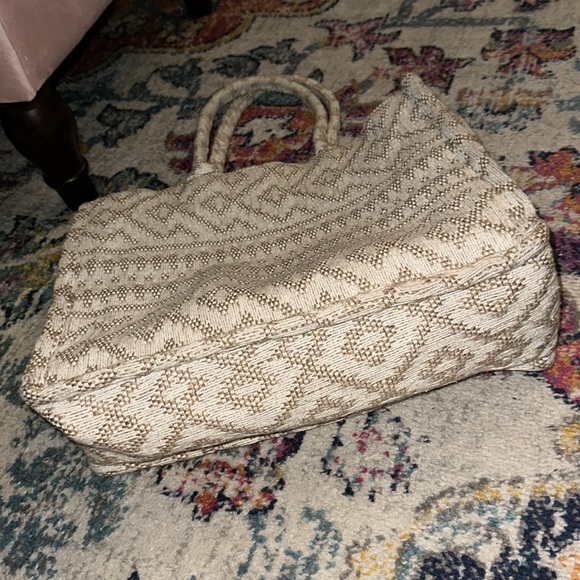 H & M // tan and cream hobo tote - Picture 4 of 4